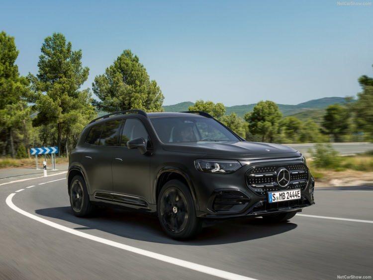 <p>Mercedes-Benz artık t&uuml;m destek sistemlerini MB.DRIVE adı altında bir araya getiriyor. Piyasaya sunulduğu anda bir&ccedil;ok dijital ekstra hazır olacak veya Mercedes-Benz Store &uuml;zerinden sipariş edilebilecek. Ek dijital ekstralar ise daha sonraki d&ouml;nemlerde g&uuml;ncellemelerle kullanılabilir hale gelecek.</p>
