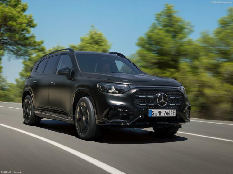 <p>Hızlı bir şekilde yeniden şarj edilebiliyor. 800 volt sistemi, yeni nesil batarya ile şarj s&uuml;relerini kısaltıyor. Yeni GLB, 10 dakika i&ccedil;inde 260 kilometreye kadar (WLTP) menzil gidebilecek kadar şarj edilebiliyor.&nbsp; 800 voltluk şarj istasyonlarında 320 kW&rsquo;a kadar kapasiteyle hızlı DC şarj m&uuml;mk&uuml;n. GLB, 400 voltluk şarj altyapısını da kullanabiliyor. Opsiyonel olarak bir DC d&ouml;n&uuml;şt&uuml;r&uuml;c&uuml;s&uuml; bulunuyor. AC şarj kapasitesi ise 22 kW&rsquo;a kadar &ccedil;ıkıyor.</p>
