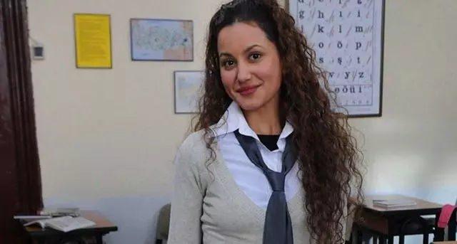 <p><strong>"Hayat Bilgisi"</strong> dizisinde canlandırdığı <strong>Rüya</strong> karakteriyle tanınan ünlü oyuncu Yıldız Asyalı, 7 ay önce evlendiği eşi Mustafa Semih Demirci tarafından darp edildiğini sosyal medya hesabından yaptığı paylaşımla açıkladı.</p>
