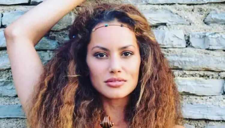 <p><span style="color:#800080"><em><strong>"Kendisi şiddete meyilli bir insan, şizofreni hastası, bu konuyla ilgili tedavi olsun. 7/24 i&ccedil;en bir insan, bambaşka bir insana d&ouml;n&uuml;ş&uuml;yor. İki kere darp etti beni."&nbsp;</strong></em></span>s&ouml;zleriyle a&ccedil;ıklama yapan Demirci, Asyalı'nın kendisine iftira attığını iddia etti.</p>
