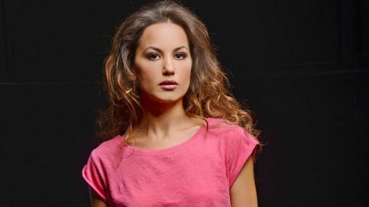 <p><span style="color:#800080"><strong>"PARMAĞINDAKİ Y&Uuml;Z&Uuml;KLE Y&Uuml;Z&Uuml;ME VURDU"</strong></span></p>
