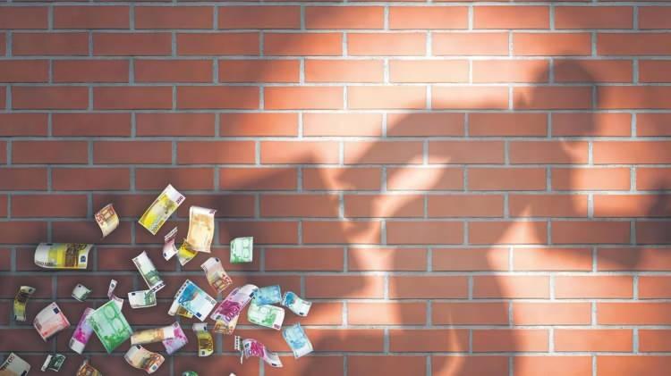 <p>A&ccedil;ıklama kapsamına her bir vergi dairesine '5 milyon lira ve &uuml;zeri' borcu olan veya bu tutar ve &uuml;zerinde kesinleşen vergi ve cezası bulunan m&uuml;kellefler listelenmeye başlanmıştı.&nbsp;</p>
