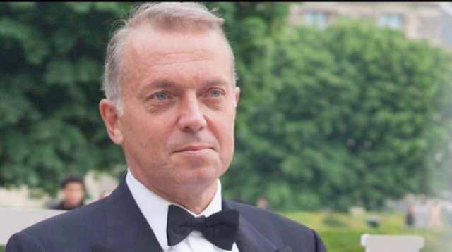 <p><span style="color:#B22222"><strong>1 MİLYAR TL'DEN FAZLA&nbsp;</strong></span></p>

<p>Listede Uzan ailesi ve şirketleri de bulunuyor.</p>

<p>&nbsp;</p>

<p>Cem Uzan ve Kemal Uzan dışında İmar Bankası şubeleri de vergi y&uuml;zs&uuml;zleri listesinde yer alıyor.</p>
