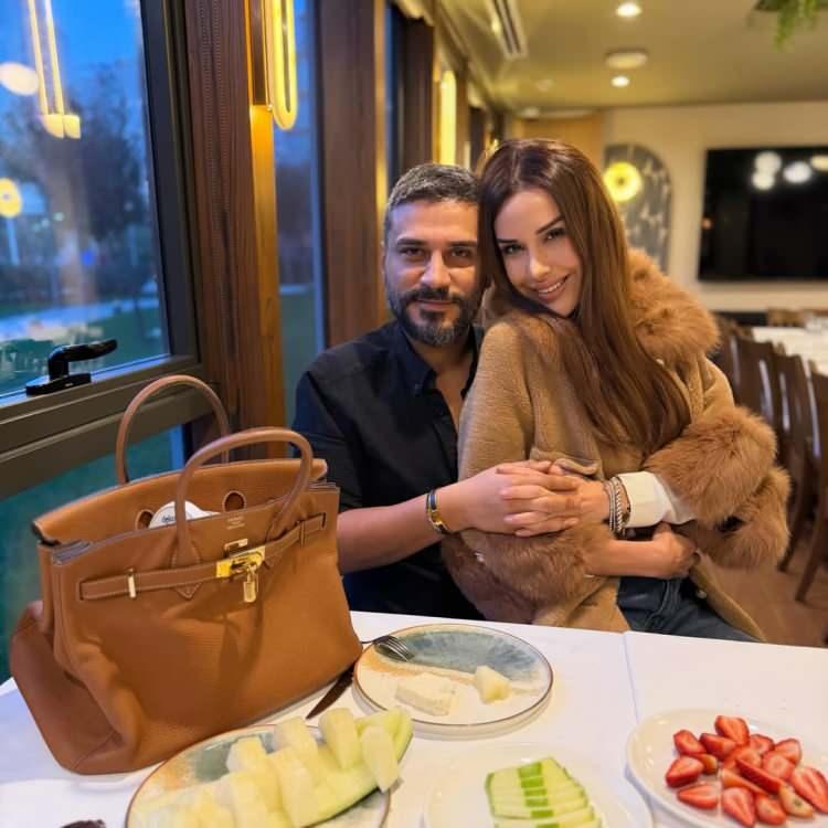 <p><span style="color:#B22222"><strong>Dilan Polat ve Engin Polat</strong></span></p>

<p>&nbsp;</p>

<p>Dilan Polat'ın sa&ccedil; &ouml;rneğinde&nbsp;"THC-COOH" adlı uyuşturucu madde tespit edilmişti.</p>

<p>Engin Polat'ın kan ve sa&ccedil; &ouml;rneğinde yeşil re&ccedil;eteyle temin edilen tıbbi ila&ccedil; etken maddelerine rastlanmadı.&nbsp;</p>
