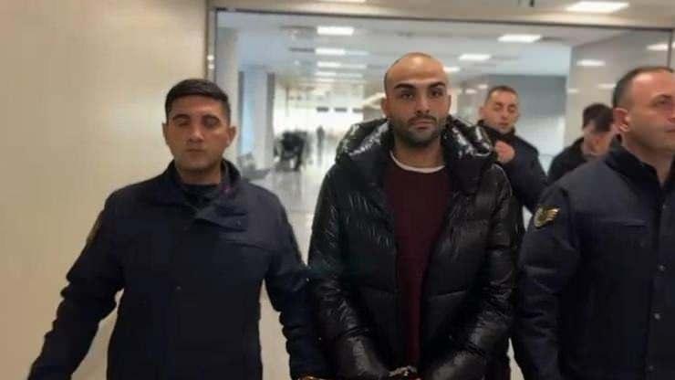 <p><strong>Sosyal medya fenomeni ve işletmeci Sercan Yaşar</strong>&nbsp;da tutuklanmış, savcıya ifadeye verdikten sonra "etkin pişmanlık h&uuml;k&uuml;mlerinden" faydalanarak tahliye edilmişti.</p>
