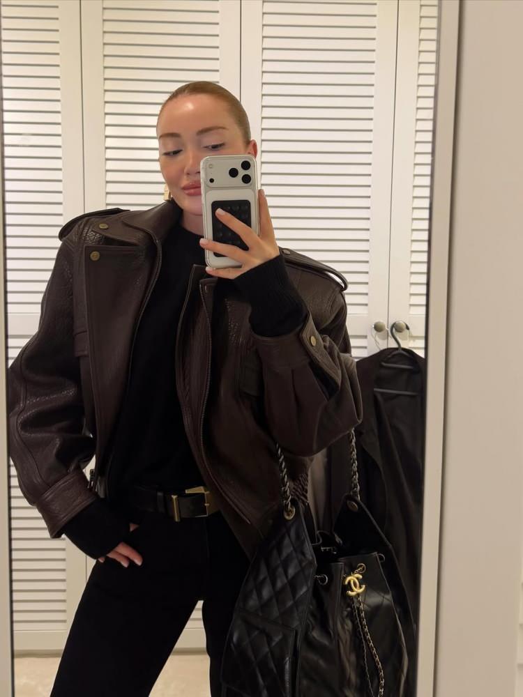 <p><span style="color:#B22222"><strong>Danla Bilic&nbsp;</strong></span></p>

<p>&nbsp;</p>

<p>İstanbul Cumhuriyet Başsavcılığı&rsquo;nın y&uuml;r&uuml;tt&uuml;ğ&uuml; uyuşturucu soruşturması kapsamında&nbsp;İstanbul İl Jandarma komutanlığı ekipleri tarafından g&ouml;zaltına alındı.</p>

<p>Uyuşturucu soruşturmasında Adli Tıp Kurumu'nda yapılan testlerin ardından serbest bırakıldı&nbsp;</p>

<p>&nbsp;</p>
