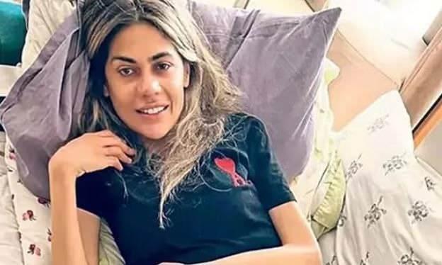 <p>NİHAL CANDAN'DAN ACI HABER</p>

<p>Anoreksiya nevroza tanısı nedeniyle 23 kiloya kadar d&uuml;şen Nihal Candan, tedavi g&ouml;rd&uuml;ğ&uuml; hastanede 30 yaşında hayatını kaybetti.</p>
