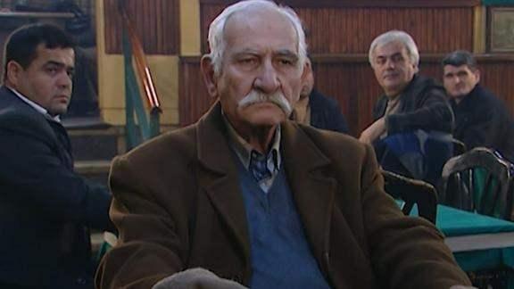 <p>USTA İSİMDEN ACI HABER</p>

<p>Yabancı Damat adlı dizide hayat verdiği Memik Dede karakteri ile hafızalarda yer edinen usta oyuncu Arif Erkin G&uuml;zelbeyoğlu 16 Ekim'de hayatını kaybetti.&nbsp;</p>
