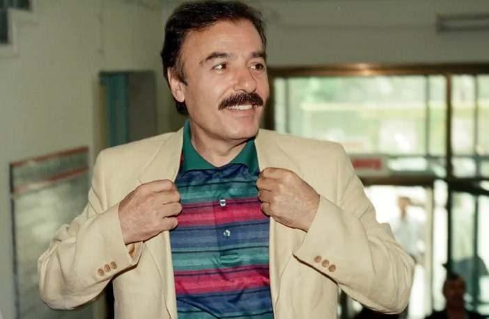 <p>FERDİ TAYFUR'DAN ACI HABER</p>

<p>Arabesk m&uuml;ziğin efsanevi isimlerinden Ferdi Tayfur bir s&uuml;redir tedavi g&ouml;rd&uuml;ğ&uuml; Antalya'da 2 Ocak'ta hayatını kaybetti.&nbsp;</p>
