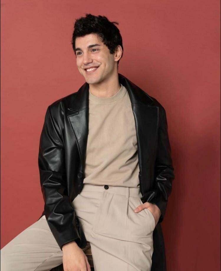 <p>AYLARDIR YOĞUN BAKIMDA</p>

<p>"Duy Beni" dizisiyle tanınan oyuncu İbrahim Yıldız, 15 Ağustos'ta şiddetli r&uuml;zgar nedeniyle devrilen ağacın altında kalarak ağır bir şekilde yaralandı. &Uuml;nl&uuml; isim, 4 aydır yoğun bakımda.</p>
