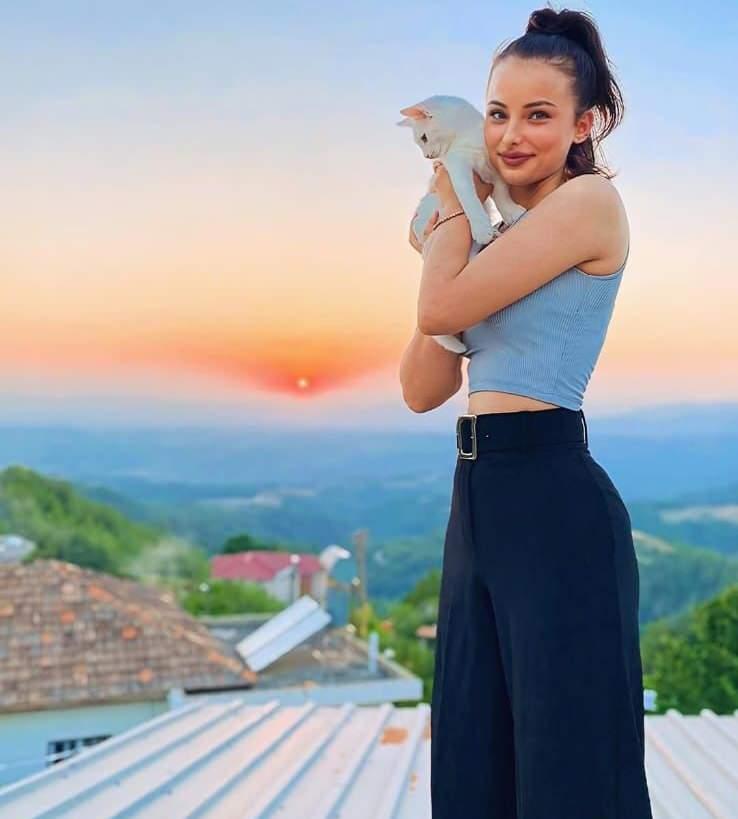 <p>DHA'nın haberine g&ouml;re olay, 2 Şubat g&uuml;n&uuml; saat 06.00 sıralarında bir apartman dairesinde meydana geldi.&nbsp;</p>

<p>&nbsp;</p>

<p>&nbsp;</p>
