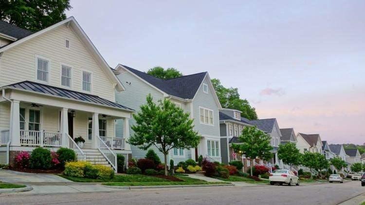 <p><span style="color:#B22222"><strong>5)&nbsp; KONUT</strong></span></p>
