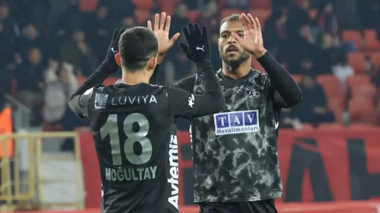 <p>*&nbsp;Steve Mounie (Alanyaspor) | Benin</p>
