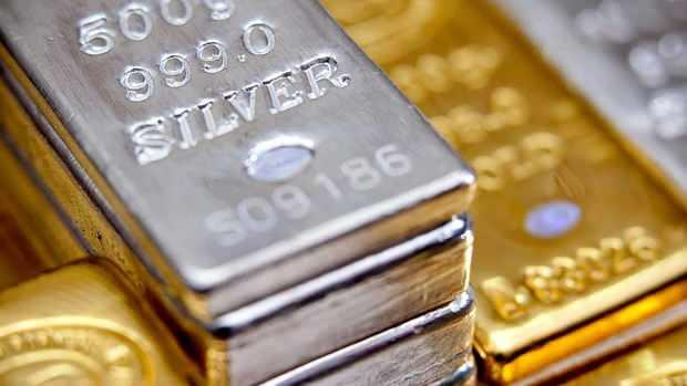 <p>"Tamamen bir manip&uuml;lasyon fiyatlaması i&ccedil;erisinde. Bug&uuml;nlerde &ccedil;ok can yakacak. Ben iki haftadır yatırımcıyı uyarıyorum. Aynı altın tarafında nasıl eyl&uuml;l, ekim aylarında bir manip&uuml;lasyon yaptılar, nasıl kasım ayında kripto paralarda manip&uuml;lasyon yaptılar, hala yapmaya devam ediyorlar, aralık ayında da g&uuml;m&uuml;ş&uuml; g&ouml;z&uuml;ne kestirdiler, g&uuml;m&uuml;ş tarafından b&ouml;yle &ccedil;ok g&uuml;zel oynatıyorlar, yani burada biraz g&uuml;m&uuml;ş yatırımcısının canı yakacak.&nbsp;</p>
