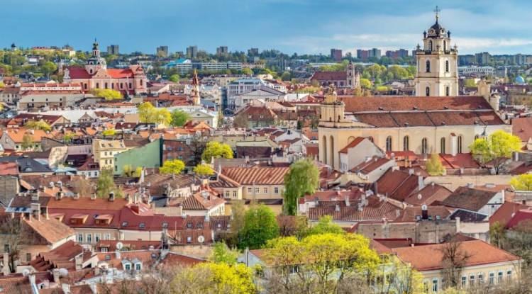 <p><strong>Avrupa'nın eşsiz g&uuml;zelliklerini keşfetme imkanı sunan yeni bir araştırma, seyahatseverlerin radarına girdi. Mimari dokunun tarihi derinliği, &ccedil;evreyi saran doğal g&uuml;zelliklerin nefes kesiciliği, yerel k&uuml;lt&uuml;r&uuml;n canlılığı ve sakinlerine sunduğu refah seviyesi gibi &ccedil;ok sayıda titiz &ouml;l&ccedil;&uuml;t&uuml;n temel alındığı araştırmada "Avrupa&rsquo;nın en g&uuml;zel 30 kasabası" belirlendi.</strong></p>
