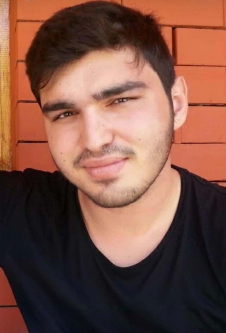 <p><strong><span style="color:rgb(178, 34, 34)">OLAY YERİNDE 3 ADET BOŞ KOVAN TESPİT EDİLDİ</span></strong></p>

<p>Bah&ccedil;eci&rsquo;nin cenazesi, savcılık incelemesinin ardından Adli Tıp Kurumu Morguna kaldırıldı.&nbsp;</p>
