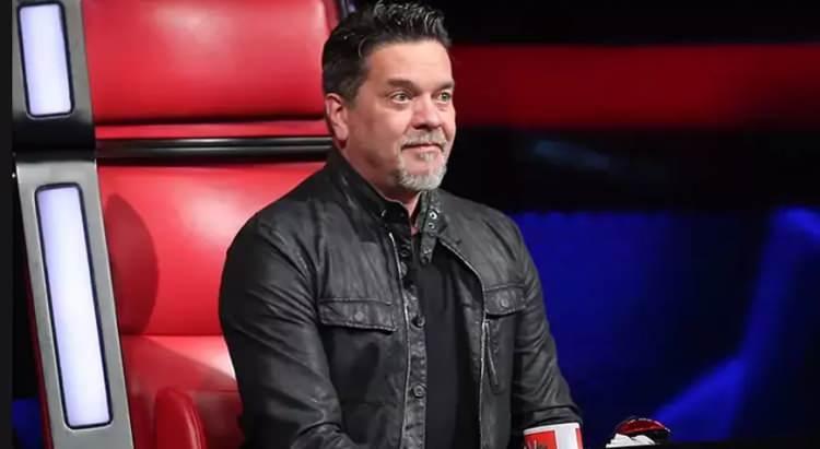 <p>Beyazıt &Ouml;zt&uuml;rk'&uuml;n paylaştığı videoda y&uuml;z&uuml;n&uuml;n yarısının &uuml;nl&uuml; &ccedil;izgi roman kahramanı <strong>Joker</strong> gibi boyalı olması, yeni programının adının <strong>"Joker"</strong> olacağına dair kuvvetli bir <strong>ipucu</strong> sunarken, eğlenceli ve enerjik kişiliğiyle yıllarca talk show programı sunan &Ouml;zt&uuml;rk&rsquo;&uuml;n yeni programında da <strong>Beyaz Show</strong>'un izlerini taşıyacağı konuşuluyor.</p>
