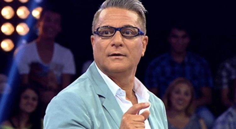 <p>6. evliliğini, kendisinden <strong>40 yaş k&uuml;&ccedil;&uuml;k olan G&uuml;lseren Ceylan</strong> ile ger&ccedil;ekleştiren <strong>Erbil'in</strong>, <strong>boşanma kararının ardından gelen son sosyal medya paylaşımı</strong> ise <strong>kafalarda soru işaretleri oluşturdu.</strong></p>
