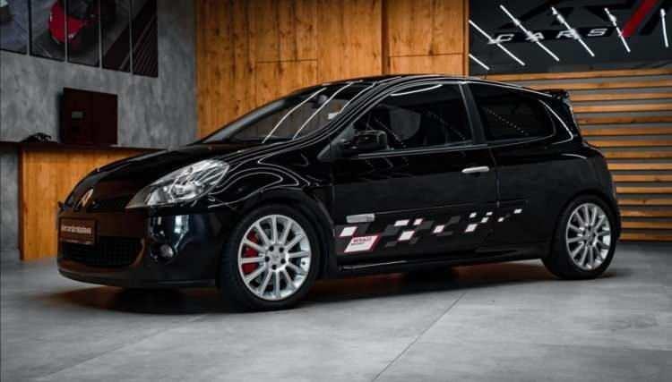 <p><span style="color:#B22222"><strong>8)&nbsp; RENAULT CLİO 2</strong></span></p>

<p>&nbsp;</p>
