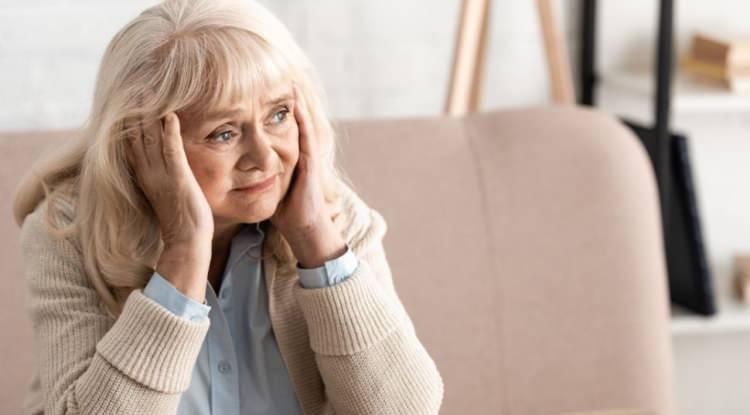 60 yaş &uuml;st&uuml; dikkat! Araştırmalar kanıtladı: Bu sebzeler zihni 11 yaş gen&ccedil;leştiriyor