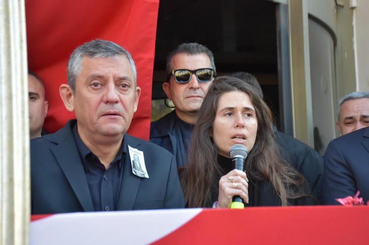 <p>Durbay'ın henüz 21 yaşındayken partide aktif görev aldığını anlatan Özel, 2024 yılındaki yerel seçimlerde Durbay'ı Şehzadeler ilçesinden aday gösterirken aralarında geçen <strong>"hikaye yazma" </strong>diyaloğunu şöyle aktardı:</p>
<p> </p>
<ul>
</ul>