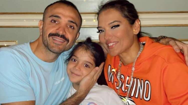 <p><span style="color:#800080"><strong>HİRA ROL&Uuml; KABUL ETMİŞ</strong></span></p>
