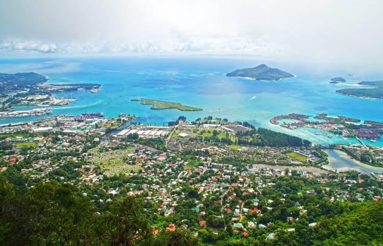 <p>115 adadan oluşan bu &uuml;lke, aslında bir "mikro devlet" olmasına rağmen devasa bir turizm g&uuml;c&uuml;ne sahip.</p>

<p>&nbsp;</p>
