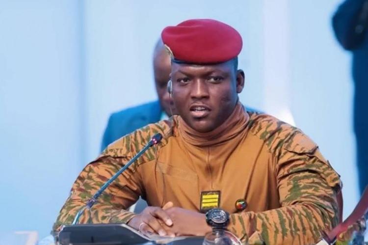 <p><strong><span style="color:rgb(178, 34, 34)">İBRAHİM TRAORE</span>&nbsp; |&nbsp; ALLAH'A inanıyor</strong></p>

<p>&nbsp;</p>

<p>Burkina Faso Başkanı</p>
