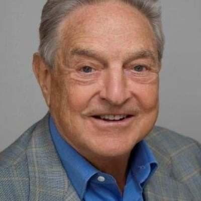 <p><strong><span style="color:#B22222">24) GEORGE SOROS&nbsp;</span> |&nbsp; İŞ ADAMI</strong></p>

<p>&nbsp;</p>

<p>Hon. FBA, Macar asıllı Amerikalı yatırımcı, iş adamı, hayırsever, siyasi aktivist ve yazardır. 12 Ağustos 1930'da doğan Soros, Soros Fund Management'ın başkanı oldu ve 1992'deki Kara &Ccedil;arşamba İngiltere para krizi sırasında elde ettiği 1 milyar dolarlık k&acirc;rla uluslararası &uuml;ne kavuştu. Open Society Foundations aracılığıyla 32 milyar doların &uuml;zerinde bağışta bulunarak demokrasi, eğitim, halk sağlığı ve insan haklarının geliştirilmesine y&ouml;nelik k&uuml;resel &ccedil;abaları desteklemiştir.</p>
