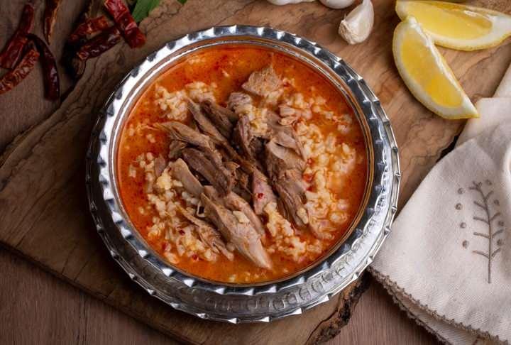 <p><span style="color:rgb(0, 0, 0)">Listede Gaziantep mutfağının simgesi olan beyran &ccedil;orbası, 5 &uuml;zerinden 4,5 puan alarak ikinci sıraya y&uuml;kseldi</span></p>
