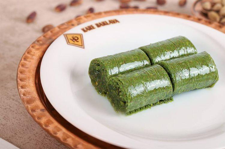 <p><strong>6- Fıstıklı Sarma &ndash; T&uuml;rkiye</strong></p>
