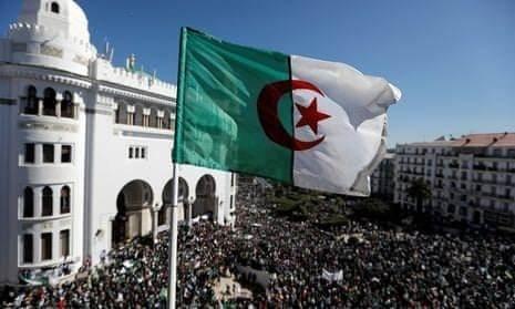 <p><span style="color:#B22222"><strong>25)&nbsp; CEZAYİR</strong></span></p>
