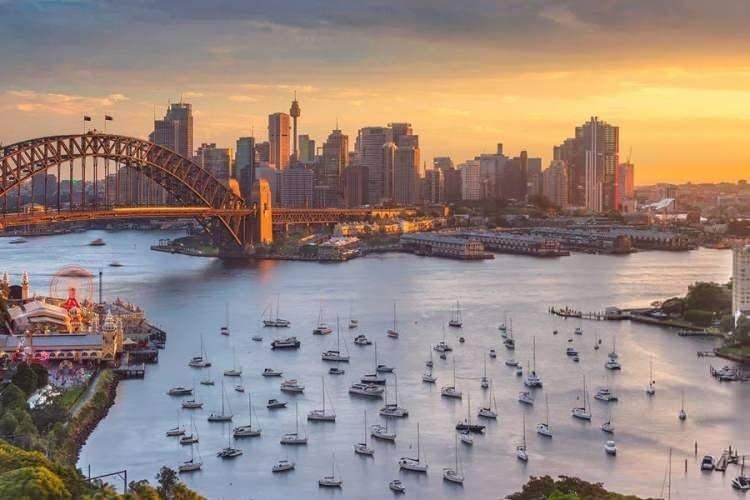 <p><span style="color:#B22222"><strong>24)&nbsp; AVUSTRALYA</strong></span></p>
