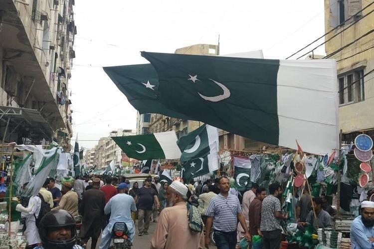 <p><span style="color:#B22222"><strong>6)&nbsp; PAKİSTAN</strong></span></p>
