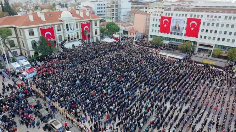 <p>12 Aralık'ta durumunun ağırlaşması üzerine entübe edilerek tedavisine devam edilen Başkan Durbay'ın 14 Aralık saat 19.00'da kalbi durdu. </p>