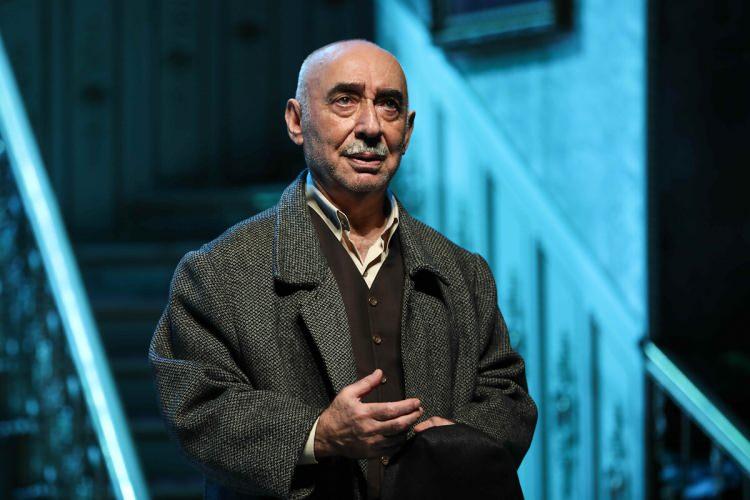 <p><strong>"Z&uuml;ğ&uuml;rt Ağa", "Tosun Paşa", "Kibar Feyzo", "Eşkıya" gibi T&uuml;rk sinemasının unutulmaz yapımlarıyla hafızalara kazınan usta oyuncu Şener Şen, ge&ccedil;tiğimiz aylarda yaptığı a&ccedil;ıklamalarıyla sahnelere tamamen veda ettiğini a&ccedil;ıklamıştı.</strong><em>​</em></p>
