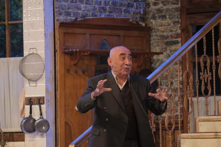 <p><strong>Sabah Gazetesi yazarı B&uuml;lent Cankurt'un haberine g&ouml;re; Şener Şen, T&uuml;rkiye'nin en b&uuml;y&uuml;k gıda markalarından biriyle reklam anlaşması ger&ccedil;ekleştirdi.</strong></p>
