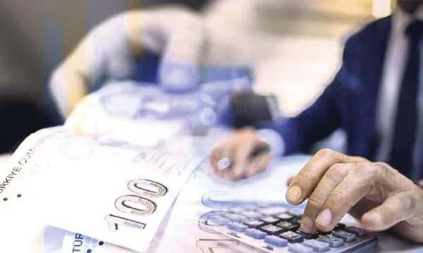 <p>Uzmanlar, emeklilik dilek&ccedil;esi verecek vatandaşların 2025 yılında dilek&ccedil;eyi vermeleri halinde kıdem tazminatını 539 bin 200 TL, 2026 yılında vermeleri halinde ise 647 bin TL kıdem tazminatı alacağını belirtiyor.</p>
