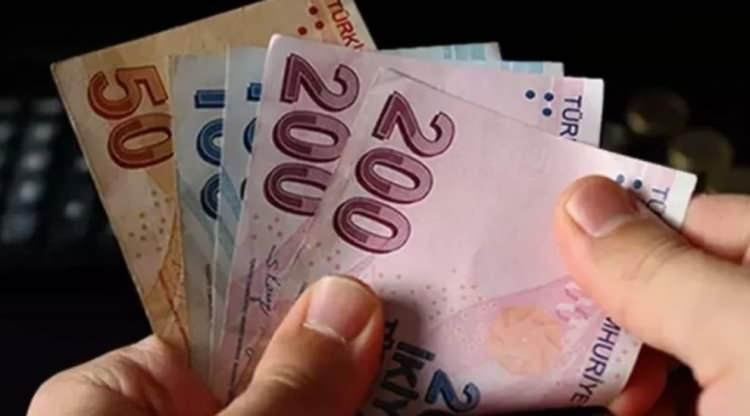 <p>Orta Vadeli Program'da (OVP) gayrisafi yurti&ccedil;i hasıla (GSYH) artış tahmini y&uuml;zde 3.3 olarak yapıldı. Merkez Bankası ise yıl sonu enflasyonu tahminini ise y&uuml;zde 31-33 aralığında revize etti.</p>
