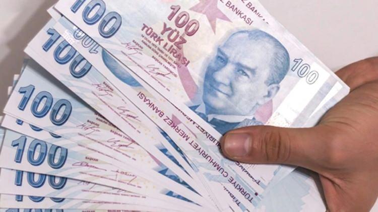 <p>53.919 TL olarak uygulanan kıdem tazminatı tavanı 2026 Ocak ayında 64 ile 65 bin TL arasında olacak. 10 yıl &ccedil;alışan bir iş&ccedil;i 2025'te emekli olursa 539.200 TL, 2026'da emekli olursa 647.000 TL kıdem tazminatı alacak.</p>
