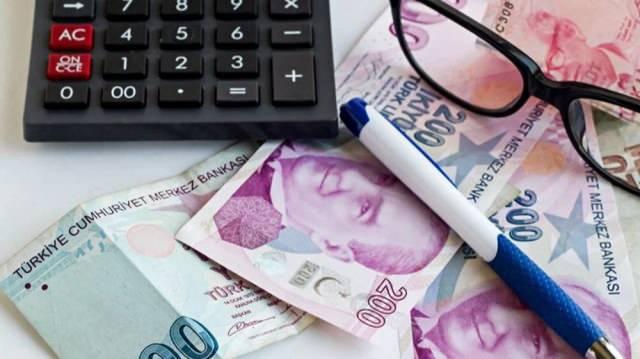 <p>Emeklilik dilek&ccedil;esi verecek olan &ccedil;alışanların, hak kaybı yaşamamaları i&ccedil;in başvuru tarihini doğru belirlemeleri &ouml;nemli. 31.12.2025 tarihinden &ouml;nce emeklilik dilek&ccedil;esi vermeleri zorunlu. Bu nedenle &ouml;zel sekt&ouml;r &ccedil;alışanlarının, 2026 yılında kıdem tazminatında veya asgari &uuml;crette oluşacak artışlardan yararlanmaları m&uuml;mk&uuml;n değil.</p>
