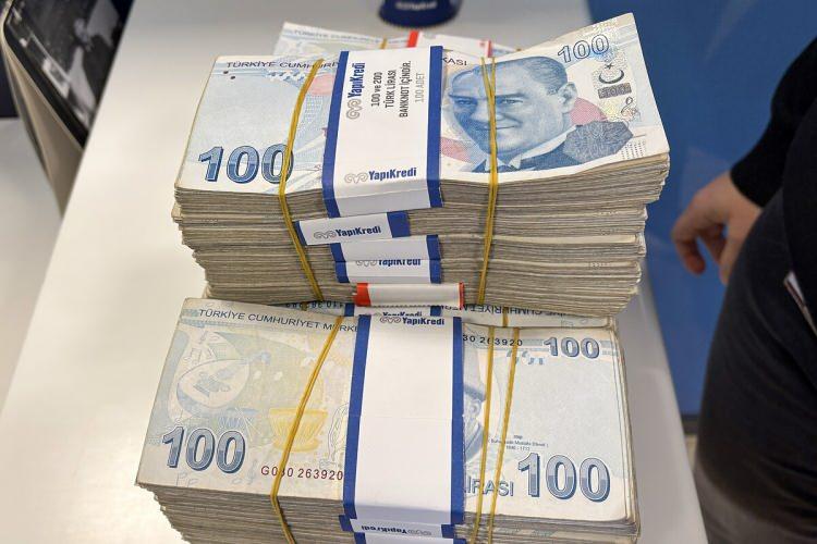 <p><span style="color:#B22222"><strong>KREDİ KARTI DA VERİYORLAR</strong></span></p>

<p><br />
Banka hesabı a&ccedil;ıldıktan sonra nakit avans i&ccedil;in kredi kartı başvuruları da alan bankalar hem mevduat hem de kredi kartı tarafından kazan&ccedil; sağlıyor.</p>

<p>&nbsp;</p>
