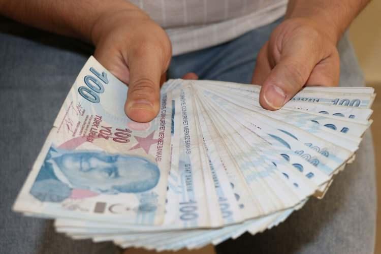 <p>T&uuml;rkiye İş Bankası toplamda 55 bin lirayı 3 ay vadeli 25 bin lira taksitli nakit avans, 1 ay vadeli 30 bin lira ek hesap olarak y&uuml;zde faizli kullandırıyor.</p>
