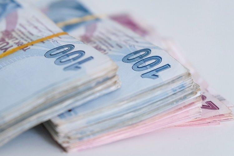 <p><span style="color:#B22222"><strong>AKBANK&nbsp;</strong></span></p>

<p>&nbsp;</p>

<p>Toplamda 60 bin lirayı 3 ve 6 ay vadede faizsiz olarak veriyor. 6 ay vadeli 35 bin lira kredi, 3 ay vadeli 25 bin liraya varan taksitli avans olarak para veriliyor.</p>
