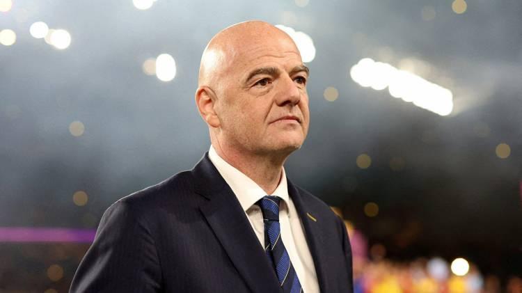 <p>T&ouml;rene, FIFA Başkanı Gianni Infantino, FIFA Y&ouml;netim Kurulu &uuml;yeleri, d&uuml;nya genelinden &uuml;ye dernek temsilcileri ile futbolun yerel ve b&ouml;lgesel el&ccedil;ileri de dahil olmak &uuml;zere 800 konuk katıldı.</p>
