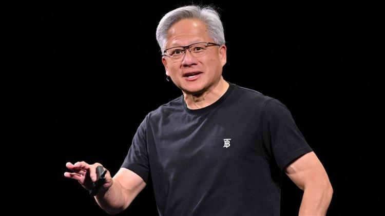 <p><strong>8- Yapay zeka ve yarı iletken etkisi</strong></p>
<p><strong>JENSEN HUANG</strong></p>
<p>Nvidia CEO’su Jensen Huang, yapay zeka çiplerine olan küresel talebin artmasıyla servetini 153,7 milyar dolara çıkararak sekizinci sıraya yükseldi.</p>