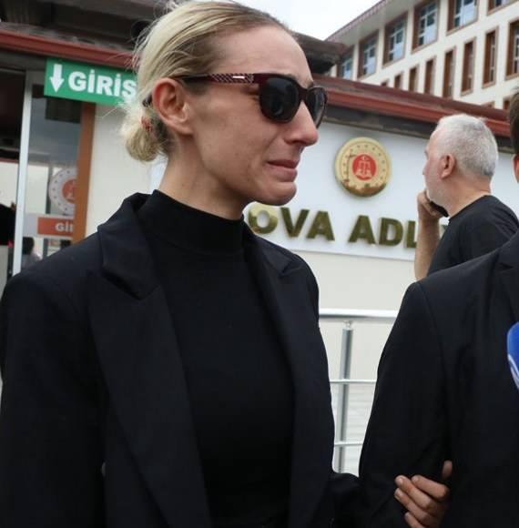 <p><span style="color:#FF0000"><strong>"ZULM&Uuml;N BAŞLANGICI O! ONU ALLAH'A HAVALE EDİYORUM"</strong></span></p>

<p><strong>Habert&uuml;rk'e a&ccedil;ıklamalarda bulunan G&uuml;lter, "Cinayet su&ccedil;lamasından aklanacağınızı d&uuml;ş&uuml;n&uuml;yor musunuz?" sorusu karşısında a&ccedil;tı ağzını yumdu g&ouml;z&uuml;n&uuml;.</strong></p>
