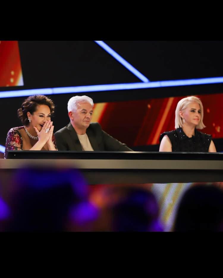 <p>Avşar, programda <strong>b&ouml;l&uuml;m başına 250 bin TL &uuml;cretle anlaşmış</strong>, ancak 4. b&ouml;l&uuml;m&uuml;nde erken final veren programda <strong>550 bin TL yerine 450 bin TL &ouml;deme aldığını</strong> a&ccedil;ıklamıştı.</p>
