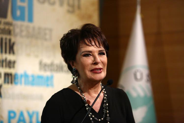 <p><strong>T&uuml;rk sinemasının "d&ouml;rt yapraklı yoncası"nın en g&uuml;&ccedil;l&uuml; isimlerinden H&uuml;lya Ko&ccedil;yiğit, zarafeti ve başarılı oyunculuğuyla yıllardır seyircinin g&ouml;nl&uuml;ndeki yerini koruyor.</strong></p>
