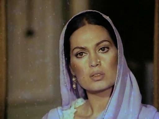 <p><span style="color:#FF0000"><strong>"DİLA HANIM FİLMİ İLK BANA TEKLİF EDİLDİ"</strong></span></p>

<p><strong>"Dila Hanım" filminin ilk olarak kendisine teklif edildiğini ancak projeyi hayata ge&ccedil;iremediğini itiraf eden &uuml;nl&uuml; sanat&ccedil;ı, o d&ouml;nem kendi yapım şirketi G&uuml;lşah Filmi kurduğunu belirterek ş&ouml;yle konuştu:</strong></p>

<p><strong>"Orhan Aksoy &ccedil;ok kıymetli bir y&ouml;netmendi. Bir g&uuml;n elinde bir romanla geldi ve 'Bu romanı hemen film yapalım' dedi. Okuduğumda hikayenin 1800'l&uuml; yıllarda, Balkanlar'da ge&ccedil;tiğini g&ouml;rd&uuml;m.</strong></p>
